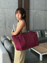 Load image into Gallery viewer, Urban Adventure - Rosewood